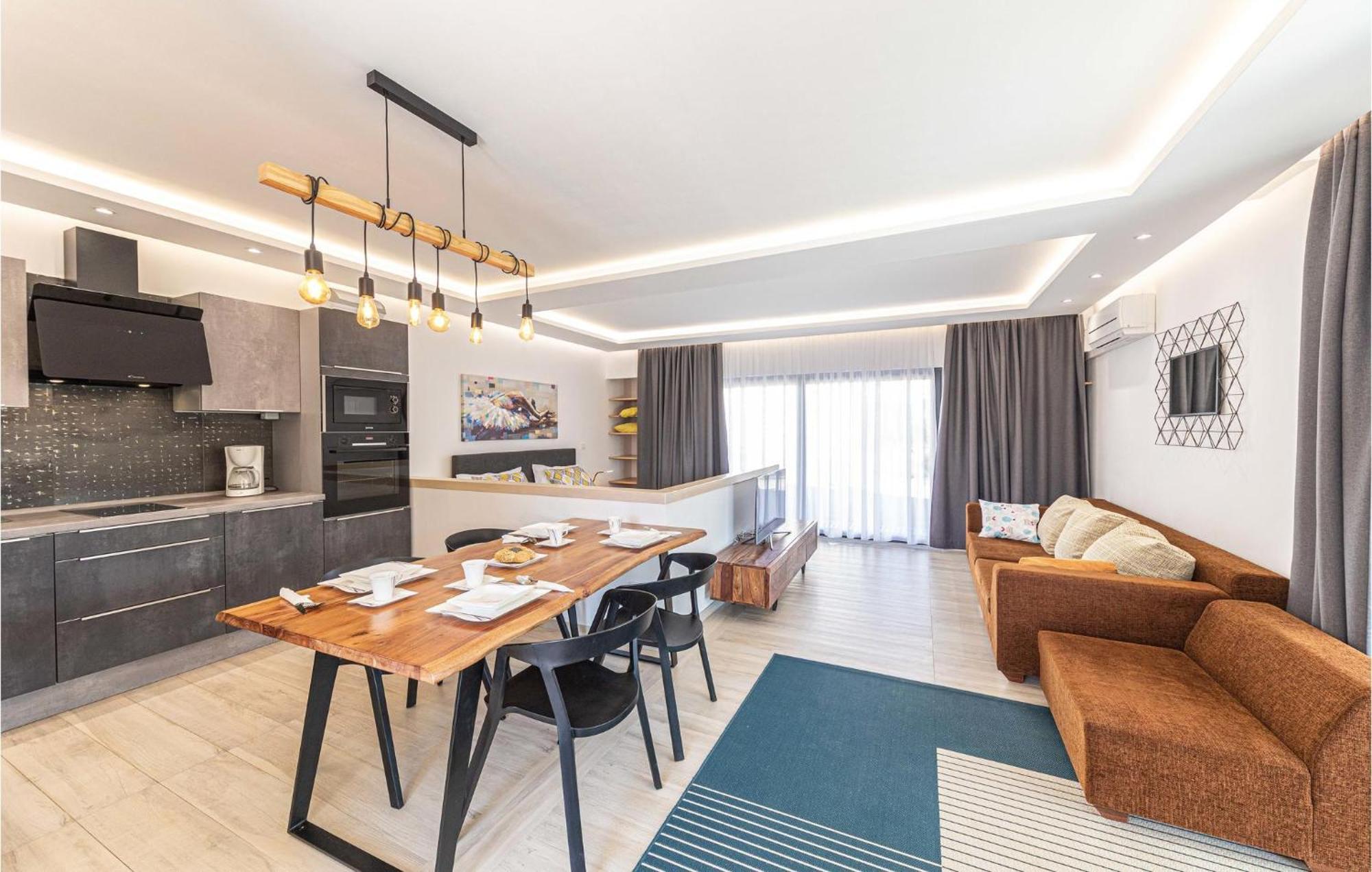 5 Bedroom Cozy Home In Okrug Donji Округ-Доньи Экстерьер фото