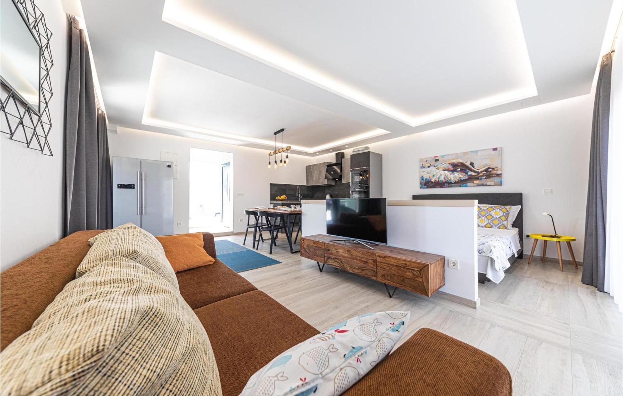 5 Bedroom Cozy Home In Okrug Donji Округ-Доньи Экстерьер фото