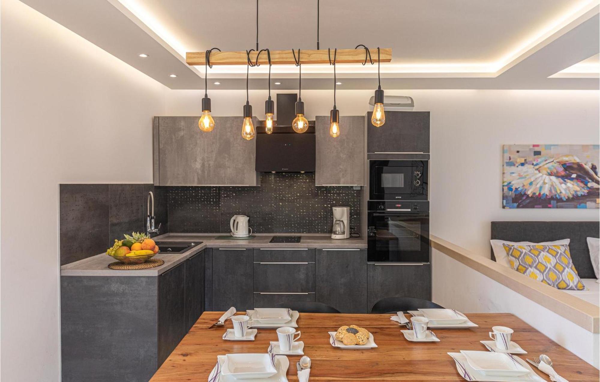 5 Bedroom Cozy Home In Okrug Donji Округ-Доньи Экстерьер фото