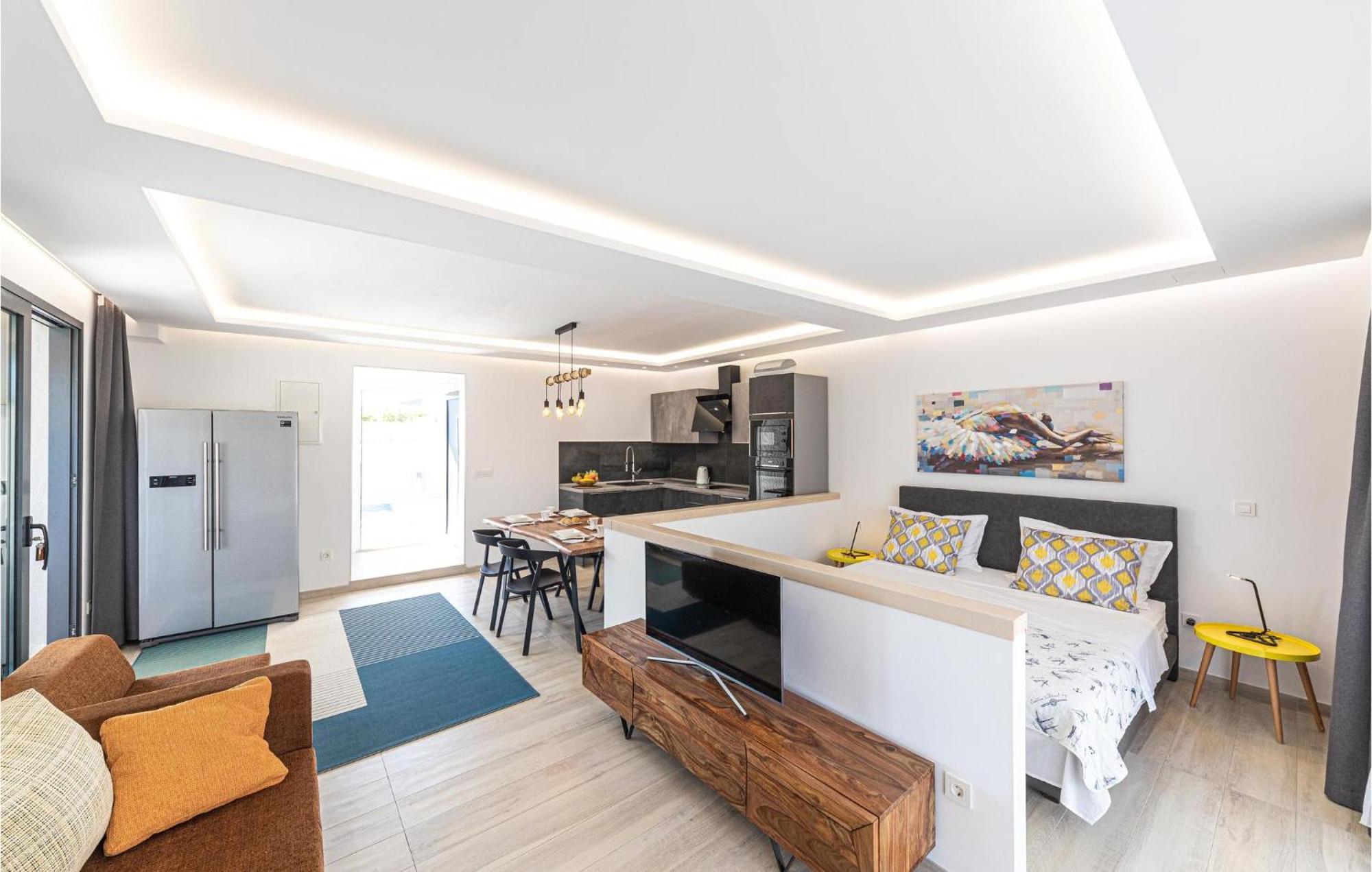 5 Bedroom Cozy Home In Okrug Donji Округ-Доньи Экстерьер фото