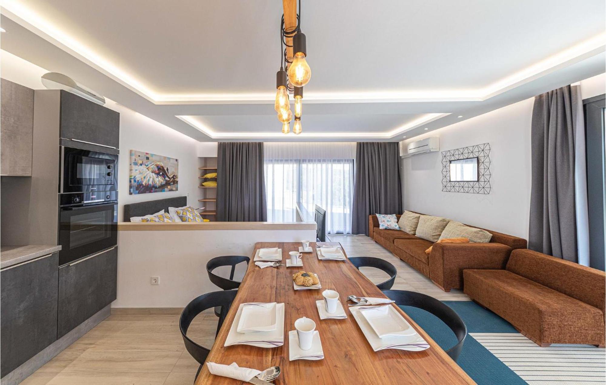 5 Bedroom Cozy Home In Okrug Donji Округ-Доньи Экстерьер фото